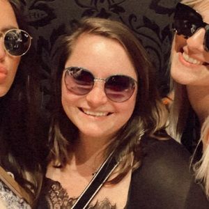 Meet your Posher, Dominique